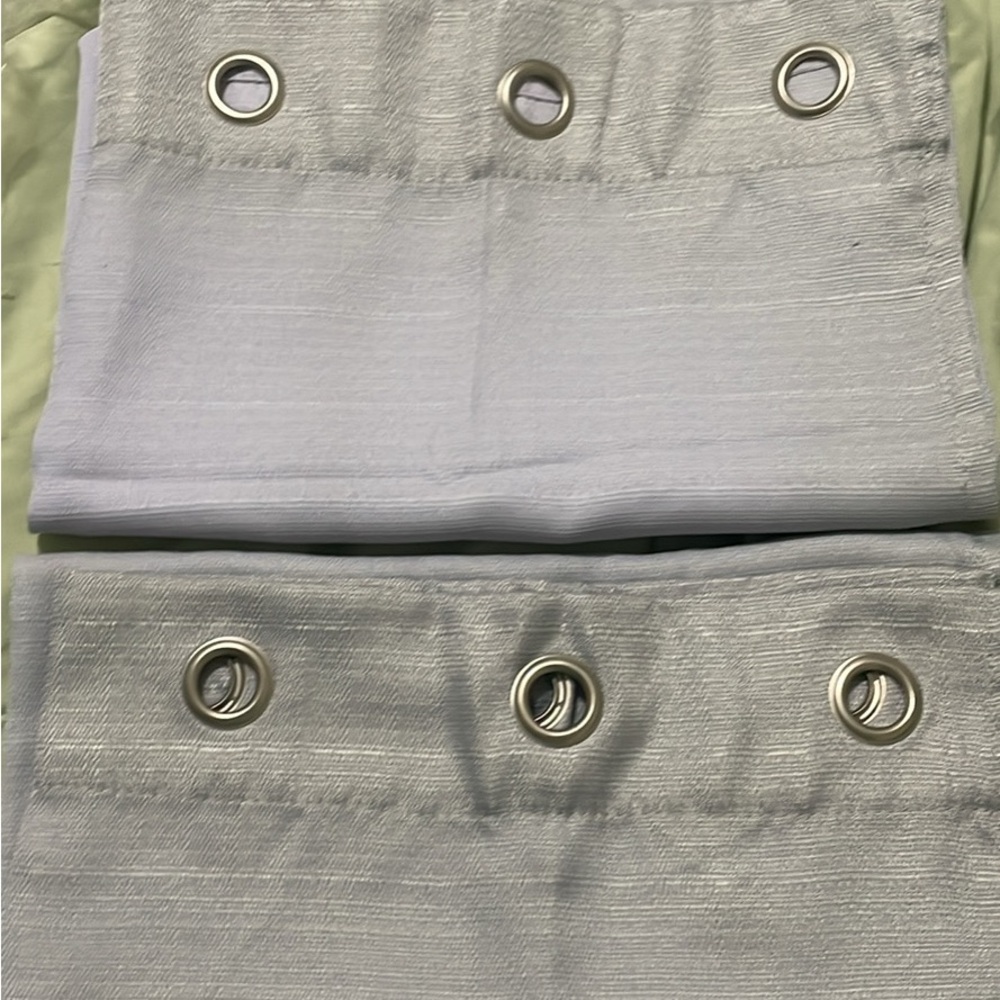 2 window Curtains